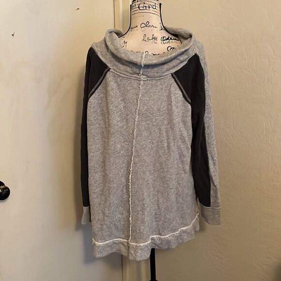 Free People Gray & Black Pullover Sweater - Picture 4 of 9